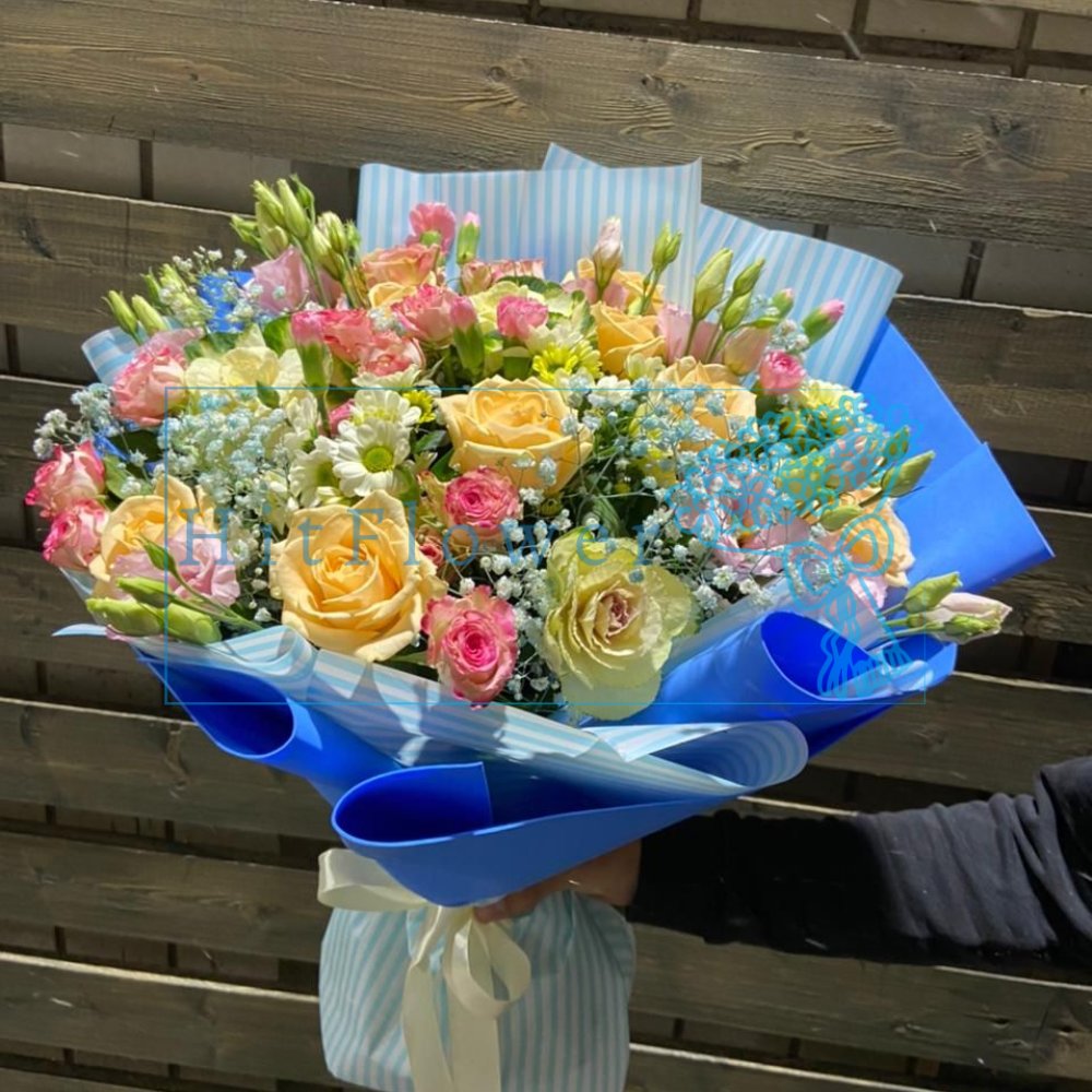 Букет цветов из: Розы, Лизиантусы и Хризантемы